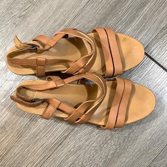 TEVA Strappy Cork Wedge Beige Camel Leather Womens Sandals size 10 - Picture 2 of 11